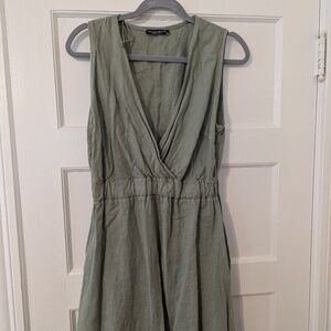 Pretty Green Linen Short Dress -- Excellent Preowned Condition -- Size Medium